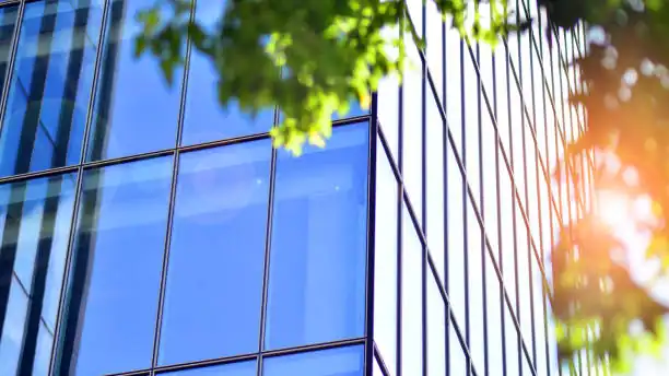 "شركة تنظيف واجهات زجاج في دبي"